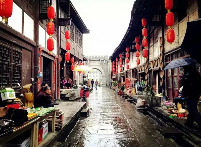 坐火车去秦岭看雪,陕西首趟“银发冰雪游”旅游专列开行